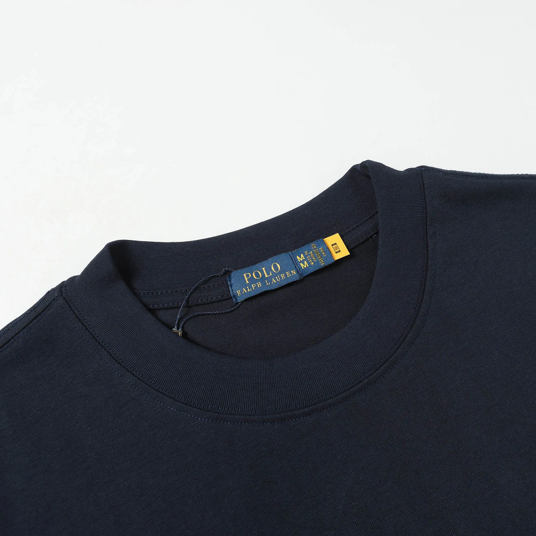 P130 Style number: 652 Brand reputation: Ralph Lauren is an internationally renowned high-end fashion brand, representing quality, style and status. Wearing its short sleeves can highlight consumers' taste and identity. Classic design: The brand has unique and enduring classic design elements, such as the polo logo, iconic color combinations, etc., which are both fashionable and recognizable. High-quality fabric: Made of double yarn 280g fabric, usually made of high-quality cotton fabric, which is soft, breathable, and sweat-absorbent, comfortable to wear, and suitable for various occasions and seasons. Exquisite craftsmanship: Pay attention to detail processing and production technology, neat stitching, and tailoring to ensure the durability and beauty of the clothing. Diversified styles: covering a variety of styles from casual to formal, simple to gorgeous, meeting the individual needs and wearing scenarios of different consumers. Strong matchability: Can be matched with a variety of bottoms, jackets and accessories to easily create a variety of different fashion looks. Inheritance and innovation: While maintaining the traditional charm of the brand, we constantly innovate designs and incorporate new fashion elements to keep our products attractive. Brand values: The American lifestyle and positive values ​​conveyed by Ralph Lauren are also recognized and yearned for by consumers. Color: Black White Gray Blue White Blue Red Pink Sky Blue Bean Green Burgundy Complete Sizes: S, M, L, XL,